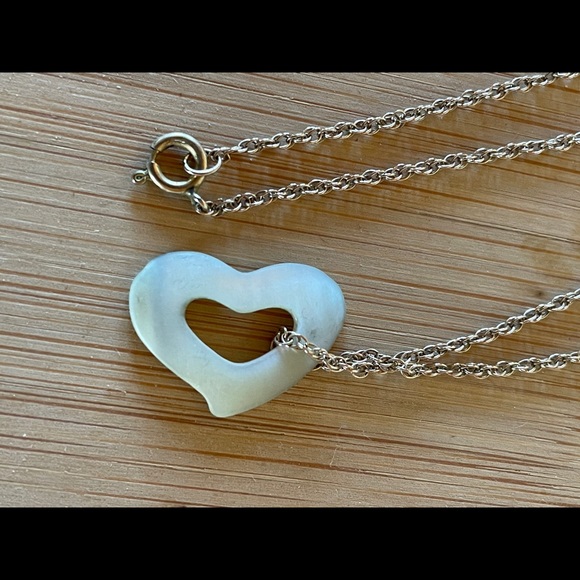 Vintage Mother of Pearl Heart Necklace Gold chain - Picture 2 of 2
